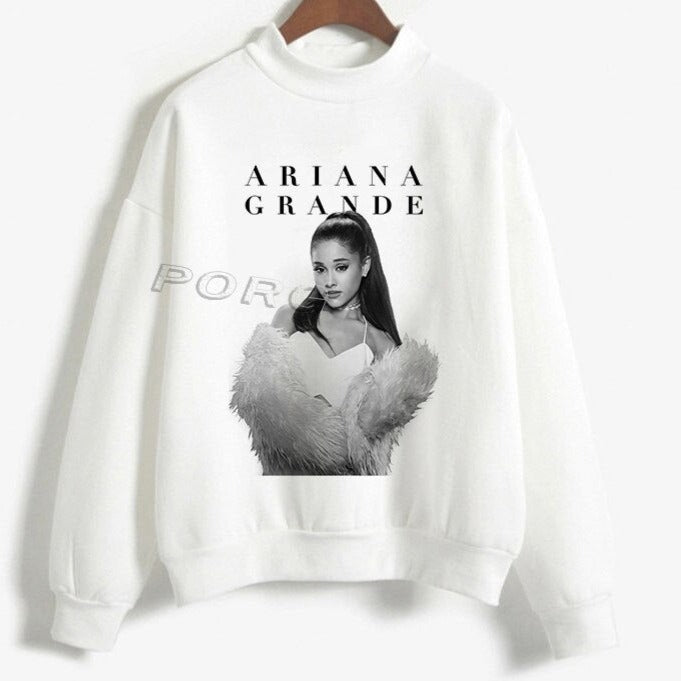 Ariana Grande kerek nyakú pulóverek
