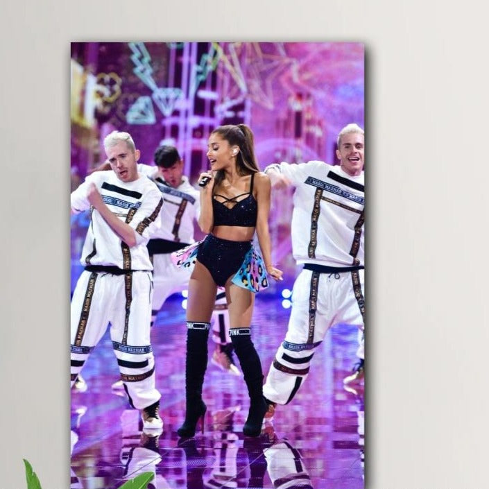 Ariana Grande faliposzterek