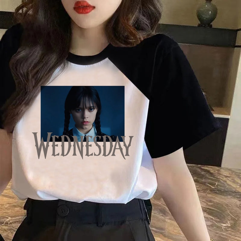 Wednesday rövidujjú póló felirattal