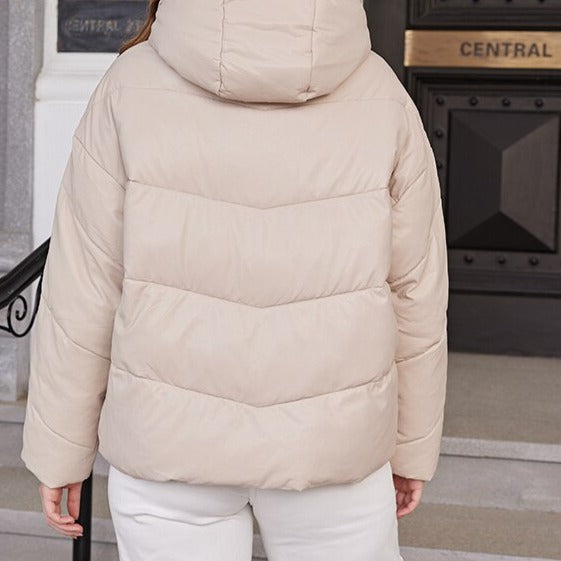 Egyszerű szabású női kabát